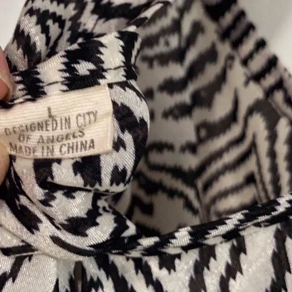 Black and White Patterned Women's Top - Picture 3 of 3